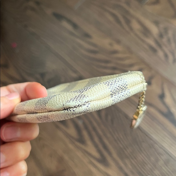 Authentic Louis Vuitton key pouch - Picture 15 of 16